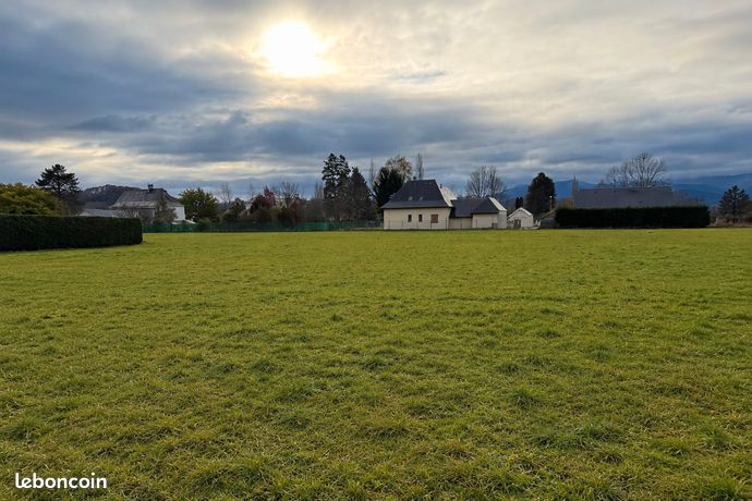 Terrain 588 m² LAMARQUE PONTACQ