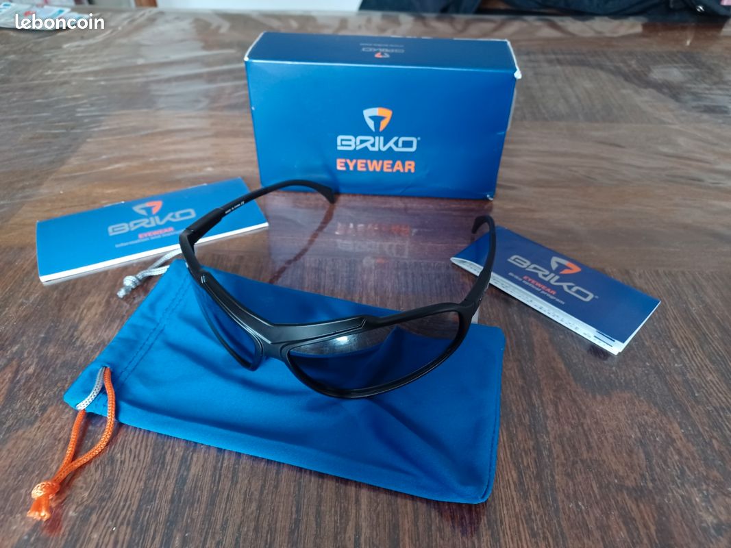 Lunettes de soleil vintage surdimensionnées Gianni Versace des années 90 En vente sur