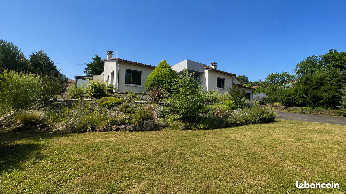 Maison 5 pièces 154 m² · à Châteaugay · 154 m² · 609 000 €