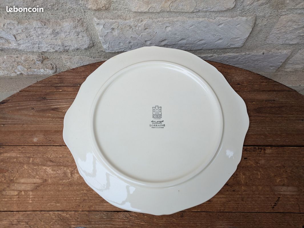 Plat à gâteaux Gien modèle Lorraine 30cm décor floral bordure bordeaux peint à la main (image 9)