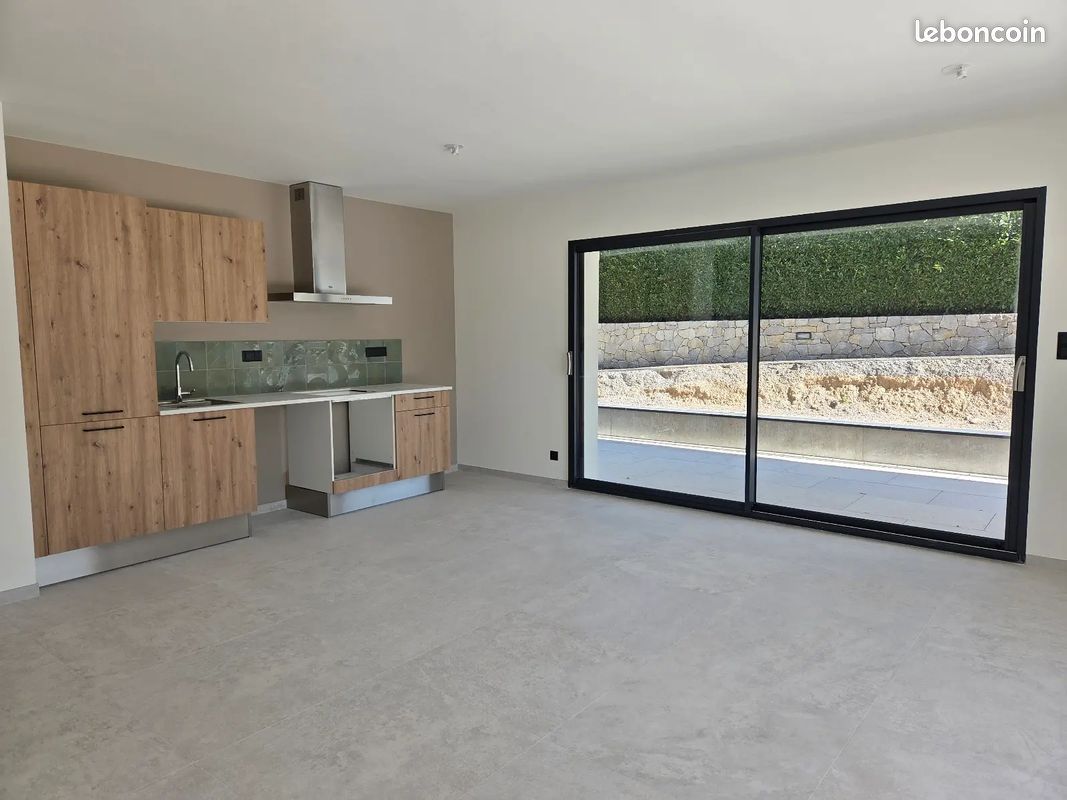 Appartement 3 pièces 75 m² · à Challes-les-Eaux · 75 m² · 1 250 €