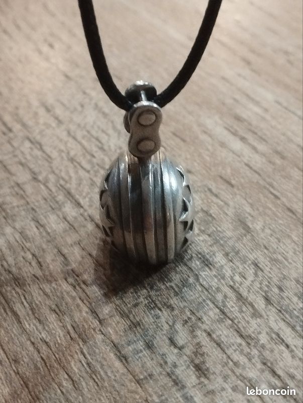 Collier Skull Tête De Mort Avec Cabochon Verre - Style Rock Biker Guns N' Roses