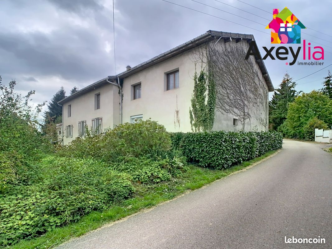 Maison 10 pièces 197 m² · à Saint-Martin-d'Estréaux · 197 m² · 130 000 €