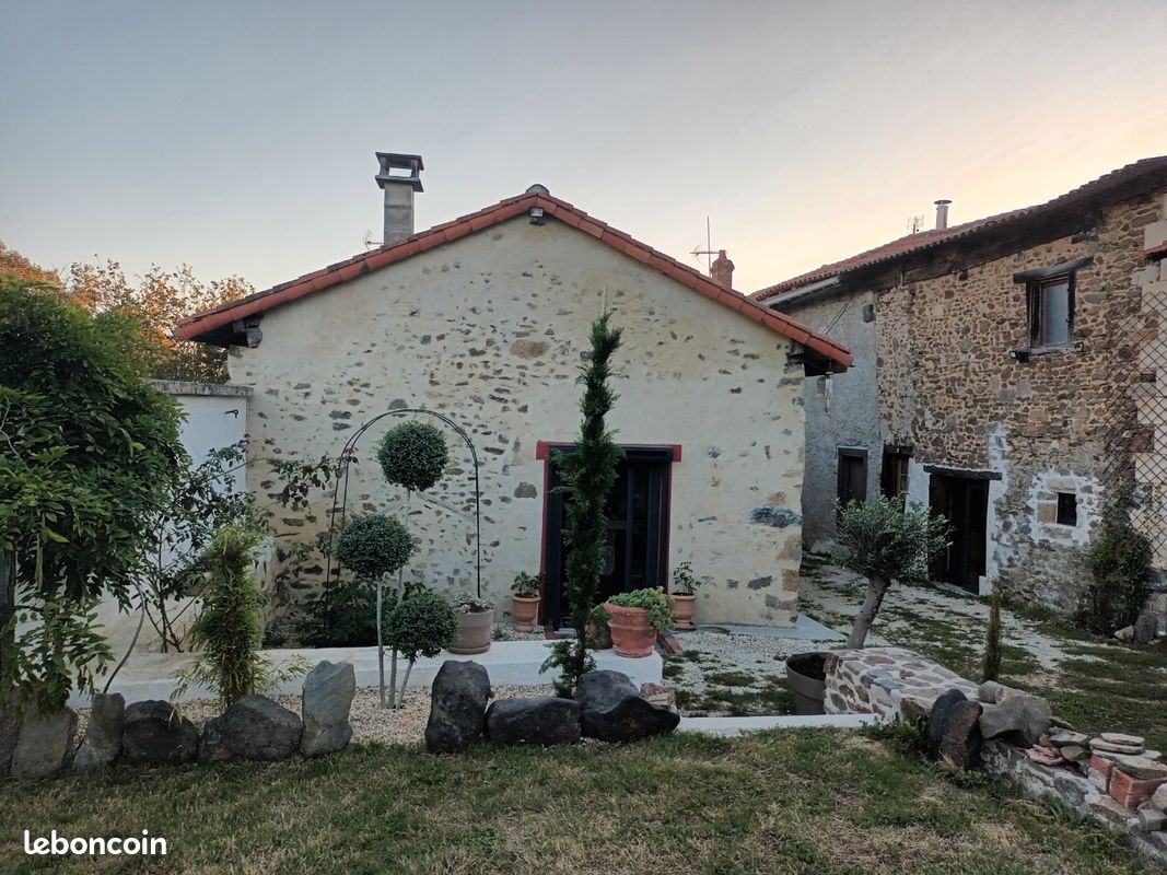 Maison en pierre et sa grange à rénover (image 2)