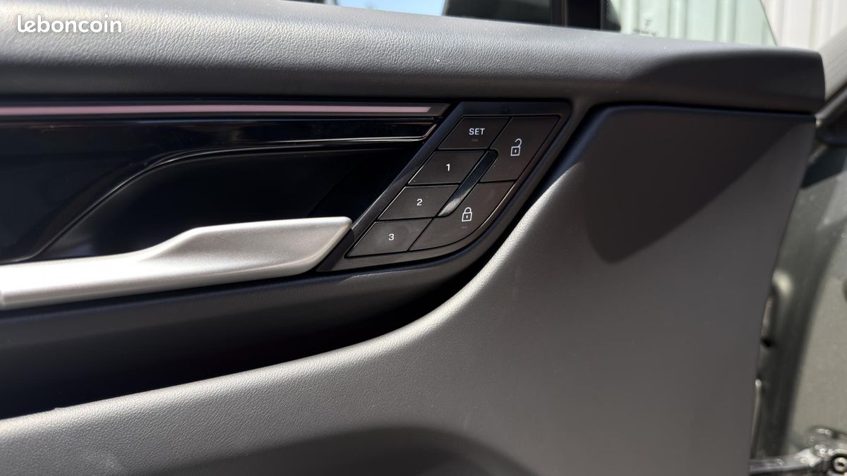PORSCHE MACAN 4 - 100% Electric - 408 CH - Autonomie 611 km (image 14)