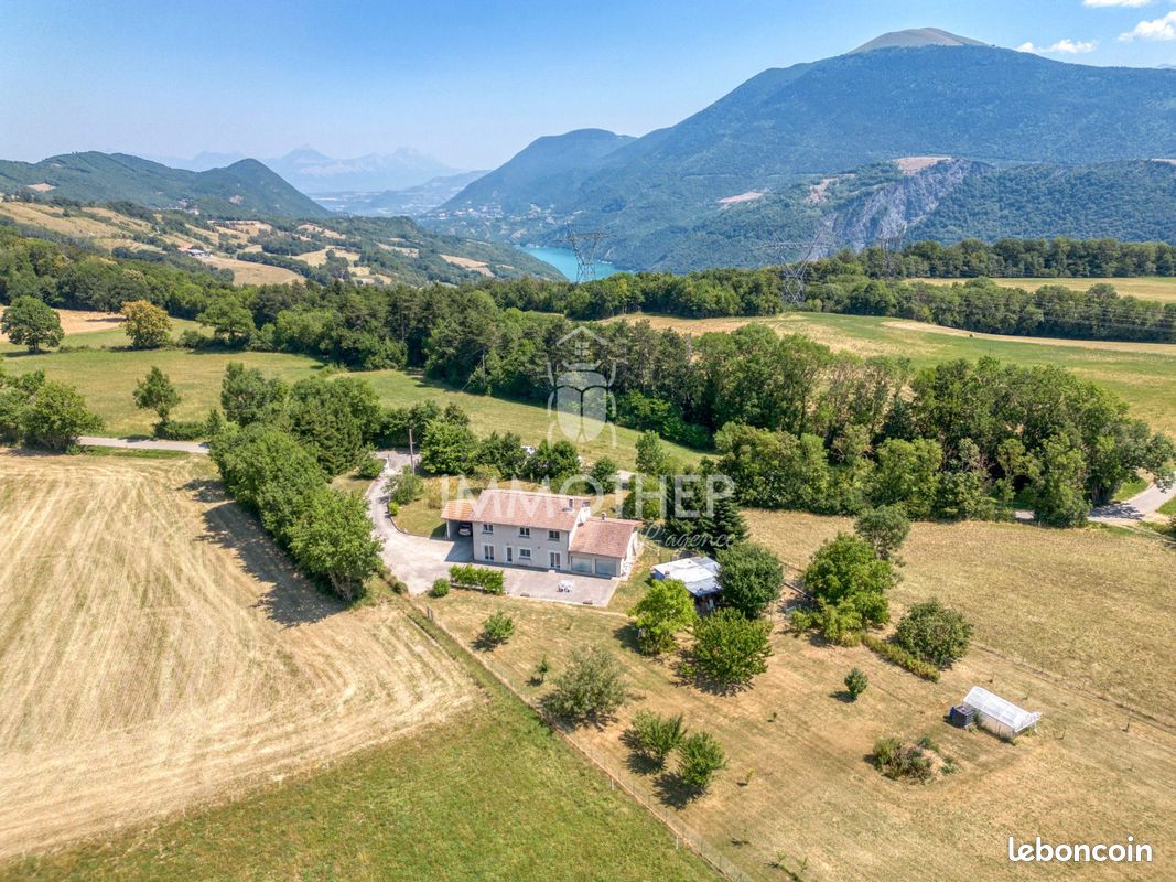 Maison 6 pièces 174 m² · à Sinard · 174 m² · 470 000 €