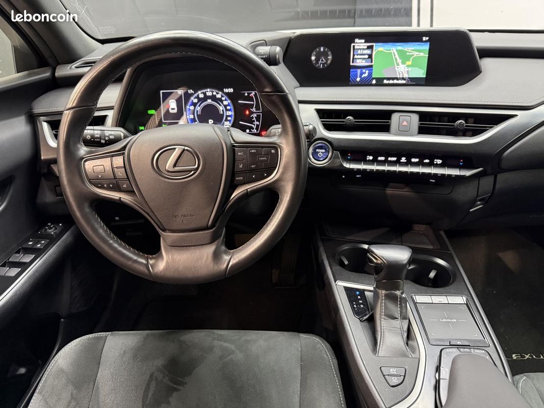 LEXUS UX 250h 2WD - BV E-CVT 2020 250H Executive (image 39)