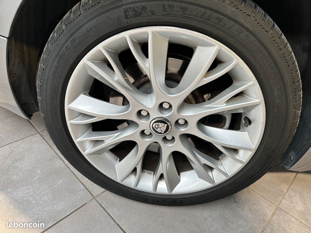 Jaguar XF Sportbrake 2.2D 163ch " Carnet Complet + Factures / 170.096 Km " (image 10)