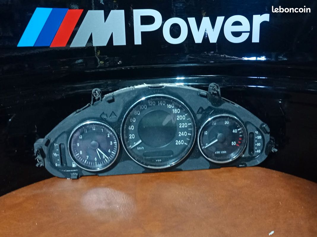Compteur de Mercedes (image 2)