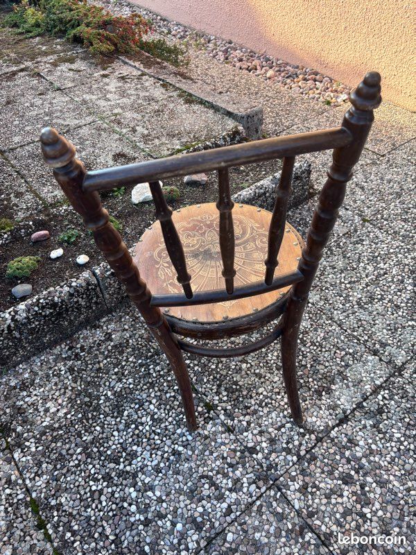 Chaise bistrot décorative (image 2)
