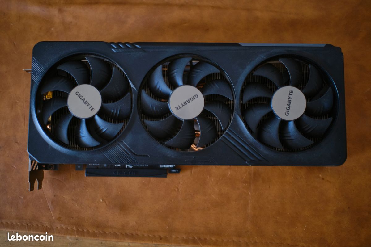 AMD Radeon RX 7800 XT (image 1)