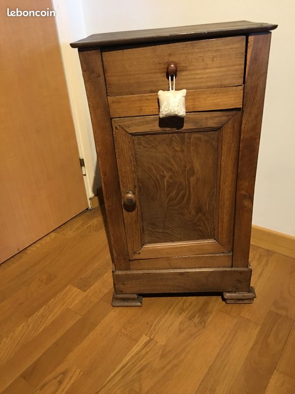 Titre : Meuble ancien en bois massif – style campagne chic (image 1)