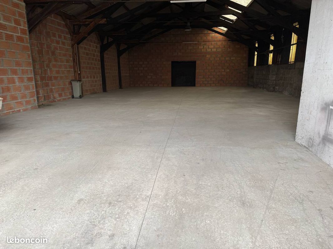 Parking 303 m² · à Libourne · 303 m² · 215 000 €