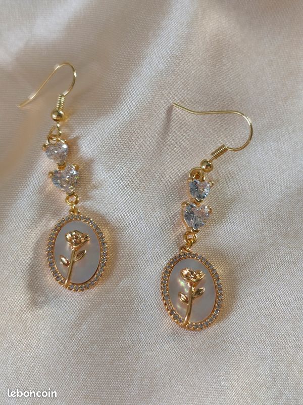 Boucles D'oreilles Anciennes Plaqué Or Et Coquillage - Doré - Style Vintage