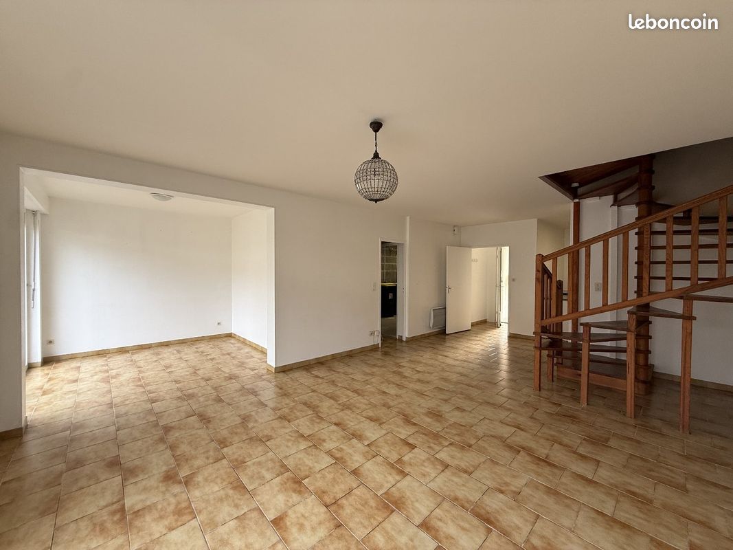 Maison 5 pièces 122 m² · à Cognac · 122 m² · 888 €/mois