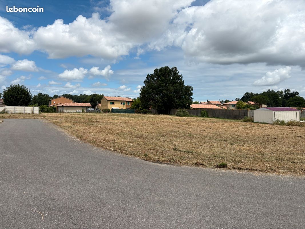 Terrains viabilisés à Finhan · 57 000 €