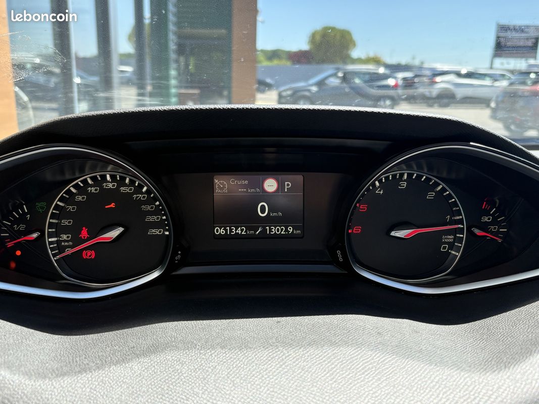 Peugeot 308 SW 1.5 BLUEHDI 130CH S&S STYLE EAT8 (image 16)