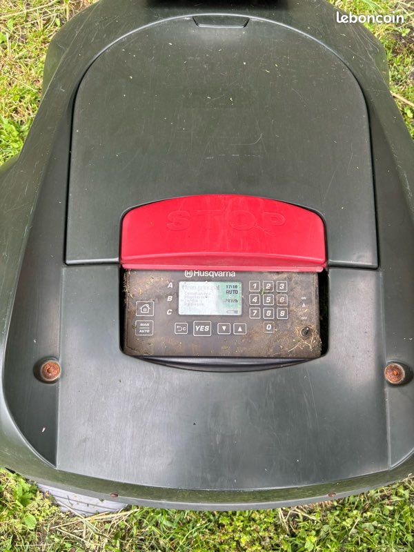 Robot tondeuse Husqvarna 220 AC (image 1)
