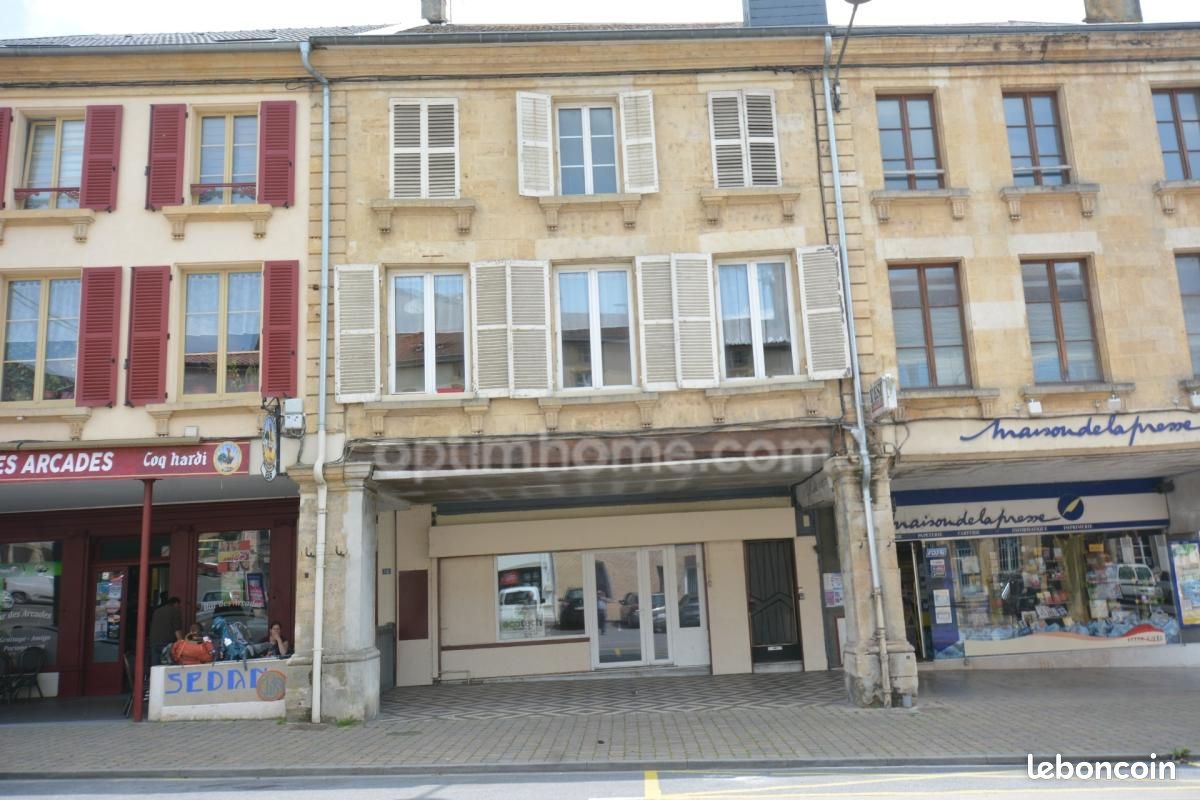 Appartement 10 pièces 270 m² · à Stenay · 270 m² · 35 000 €