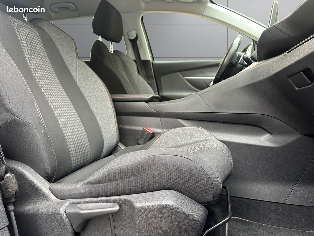 PEUGEOT 5008 PureTech 130ch SS EAT8 Active (image 17)
