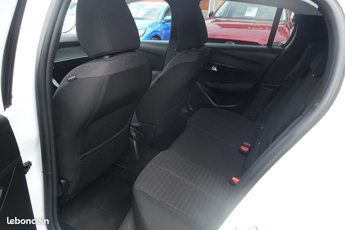 Peugeot 208 1.2 PURETECH 75CH S&S STYLE (image 16)