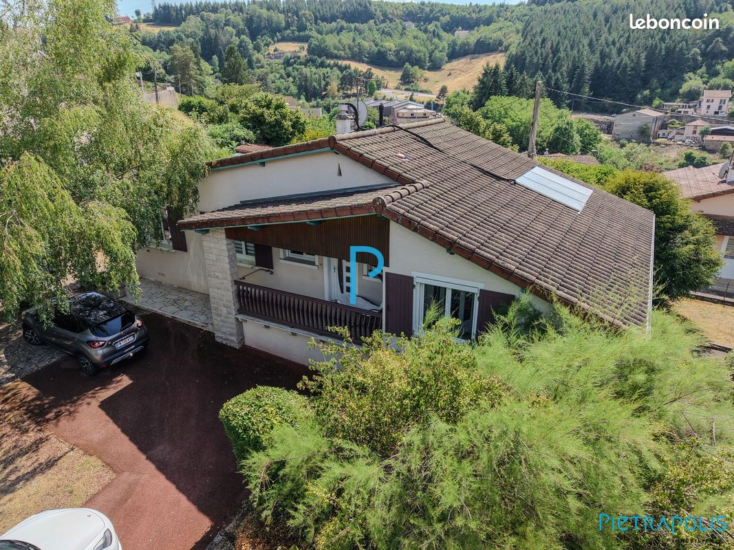 Maison 4 pièces 110 m² · à Thizy-les-Bourgs · 110 m² · 229 000 €