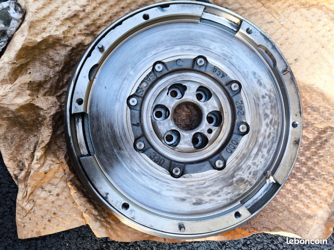 Ensemble volant moteur et plateau embrayage (image 1)