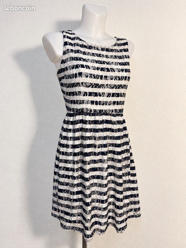 Robe rayée bleu marine et blanche | Taille 40 (image 1)