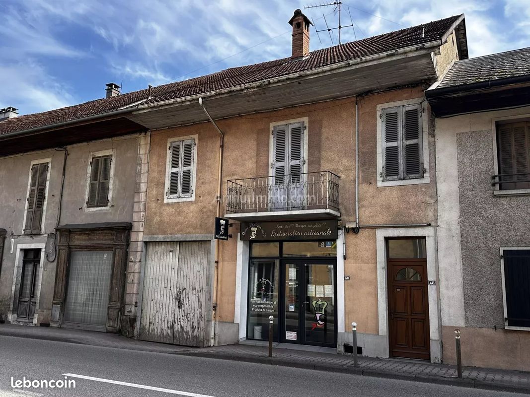 Immeuble 6 pièces 150 m² · à Entrelacs · 150 m² · 285 000 €
