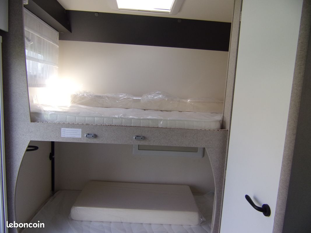 Camping-Car Famililal MC LOUIS GLAMYS 322 Boite Auto " 7 Couchages et 7 Carte Grise (image 3)