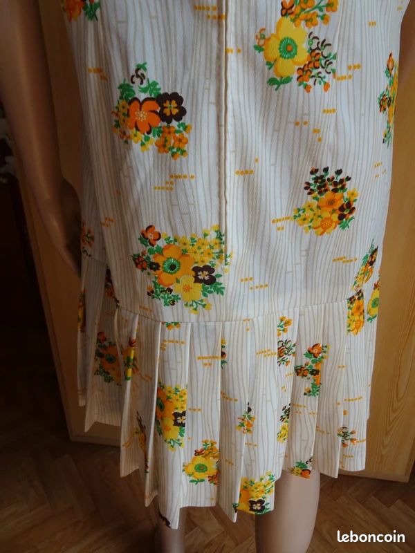 Robe grande taille sans manche motifs fleuris (image 9)