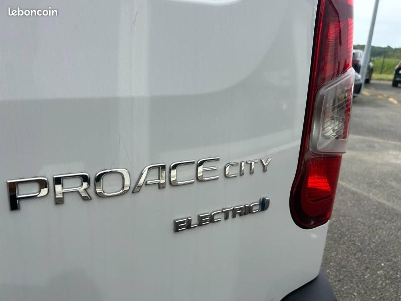 Toyota PROACE CITY Medium Electric 136ch 50 kWh Start Confort 3P MY25 (image 9)