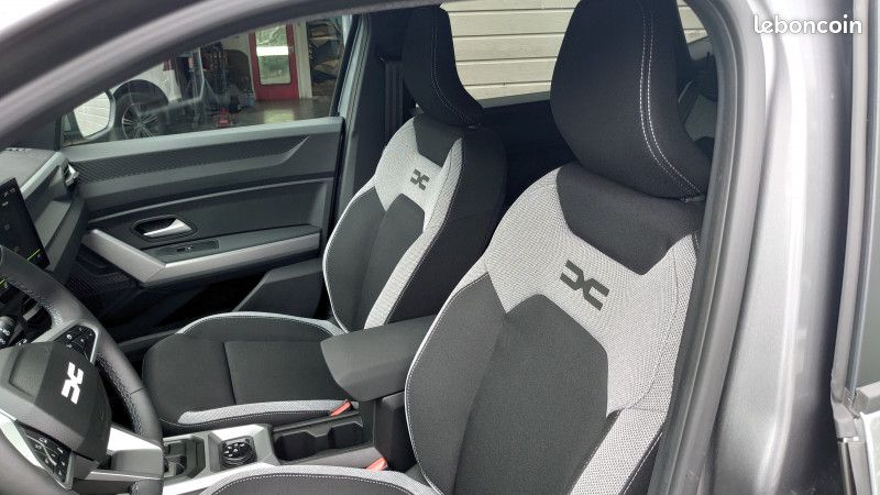 Dacia DUSTER 1.2 HYBRID-G 150CH JOURNEY 4X4 (image 14)