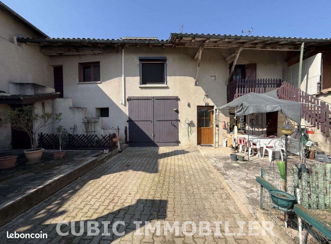 Maison 6 pièces 116 m² · à Saint-Georges-de-Reneins · 116 m² · 180 000 €