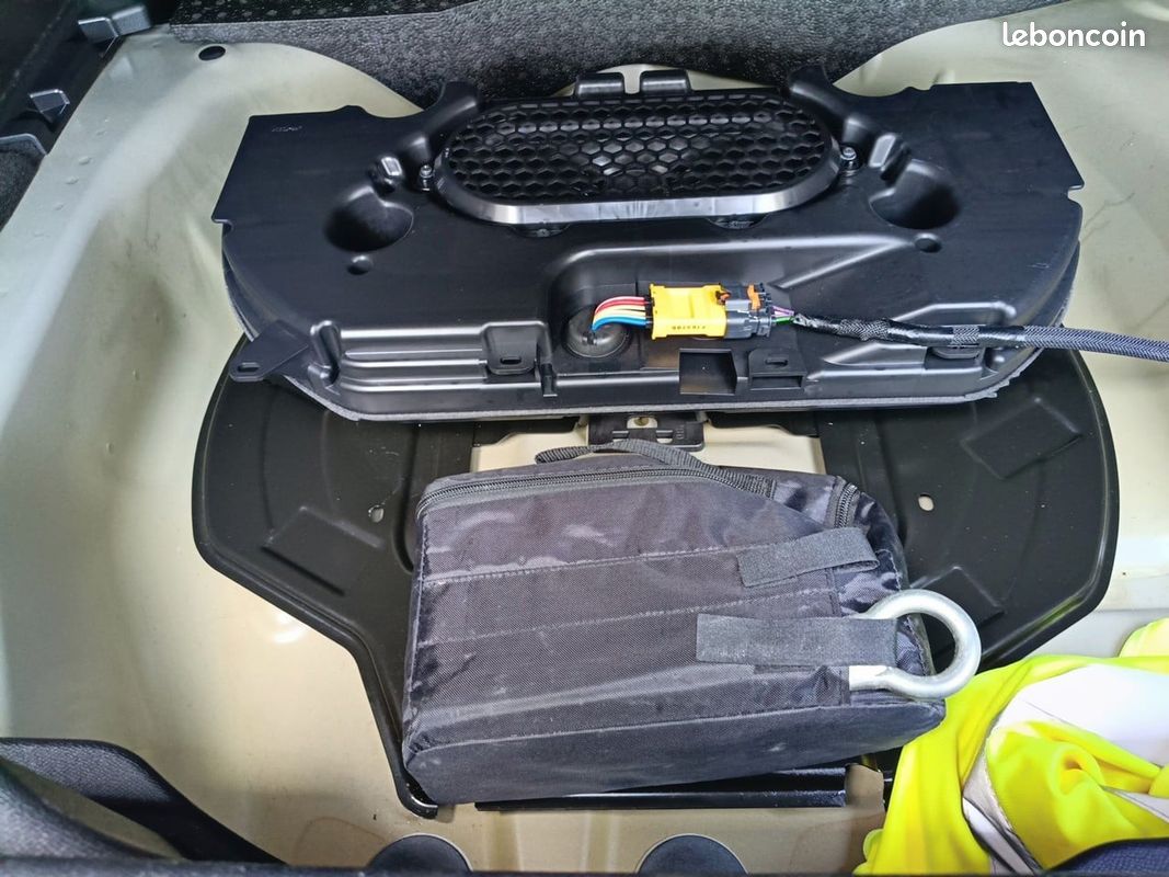 CITROEN C4 BlueHDi 130 S&S EAT8 Shine (image 17)
