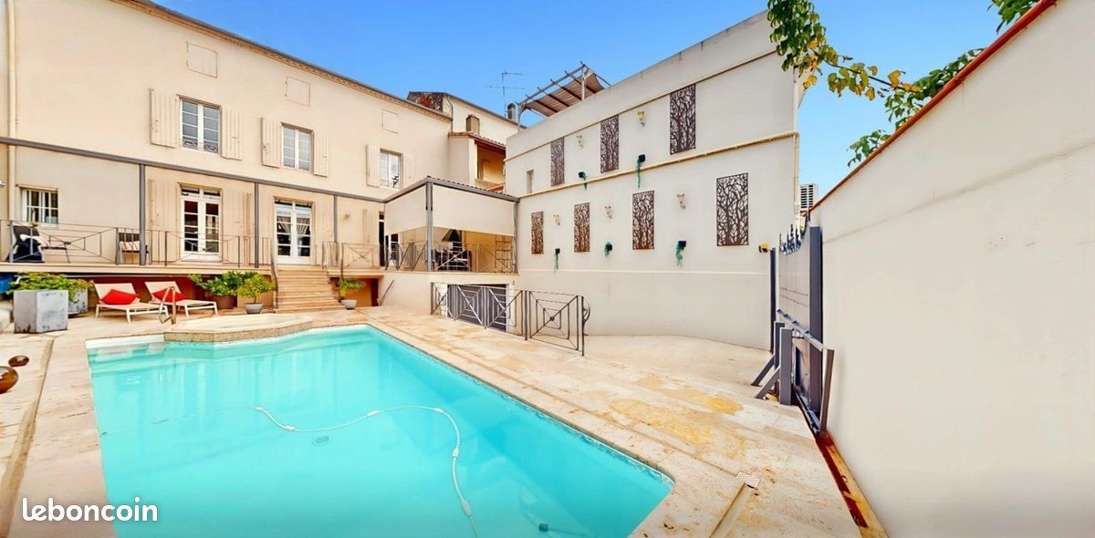 Maison 5 pièces 260 m² · à Layrac · 260 m² · 329 000 €