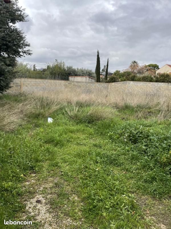 Terrain 381 m² Marseille 12E · 310 000 €
