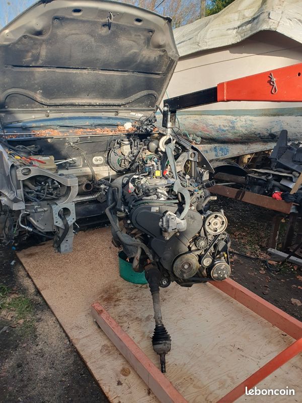 Moteur 2l2 136cv psa - Équipement auto