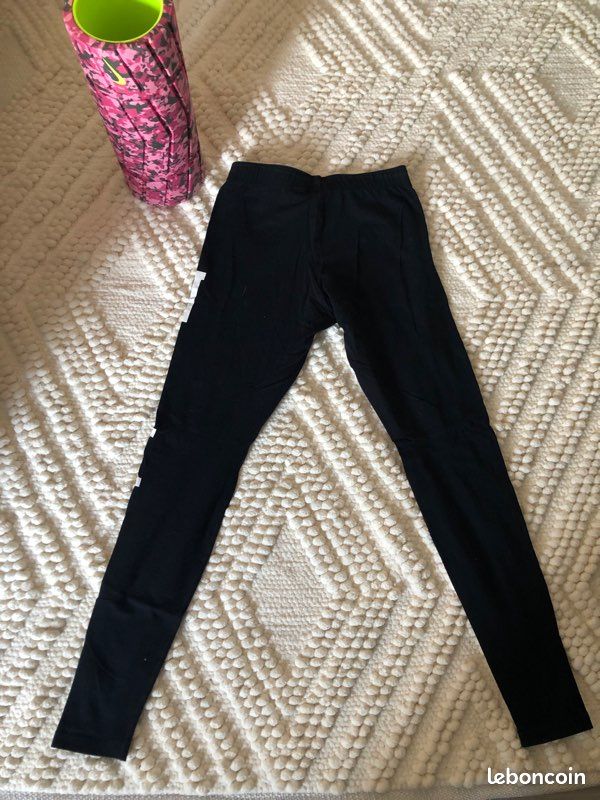 Legging coupe longue de sport NIKE noir avec logo & écriture blancs TS pour femme TBÉ (image 2)