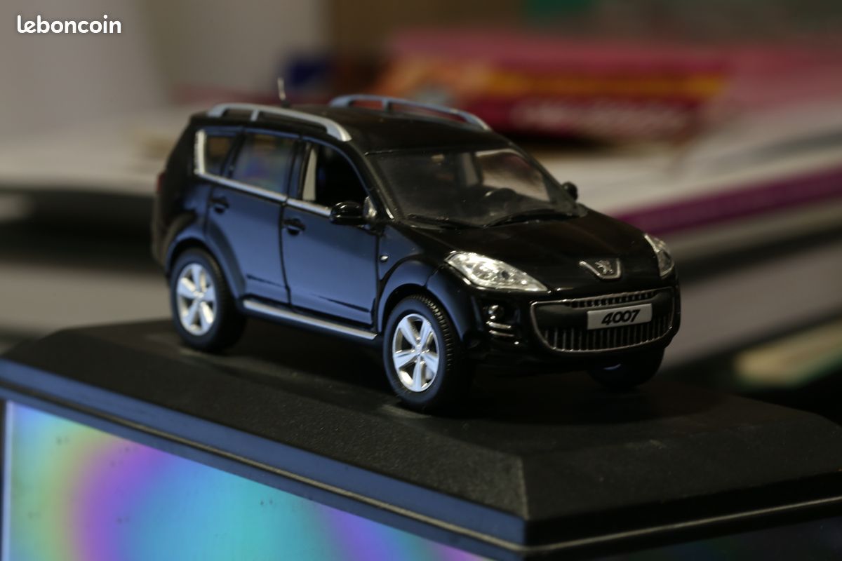 Miniature Norev 1/43 – Peugeot 4007 Noire – Très Bon état Avec Boîte