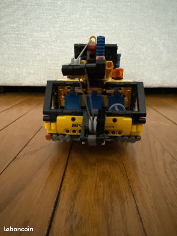 Lego technique 42108 la grue mobile jaune (image 3)