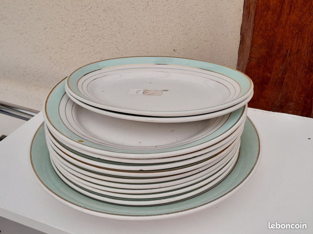 Lot d'asiettes et de plats (image 1)