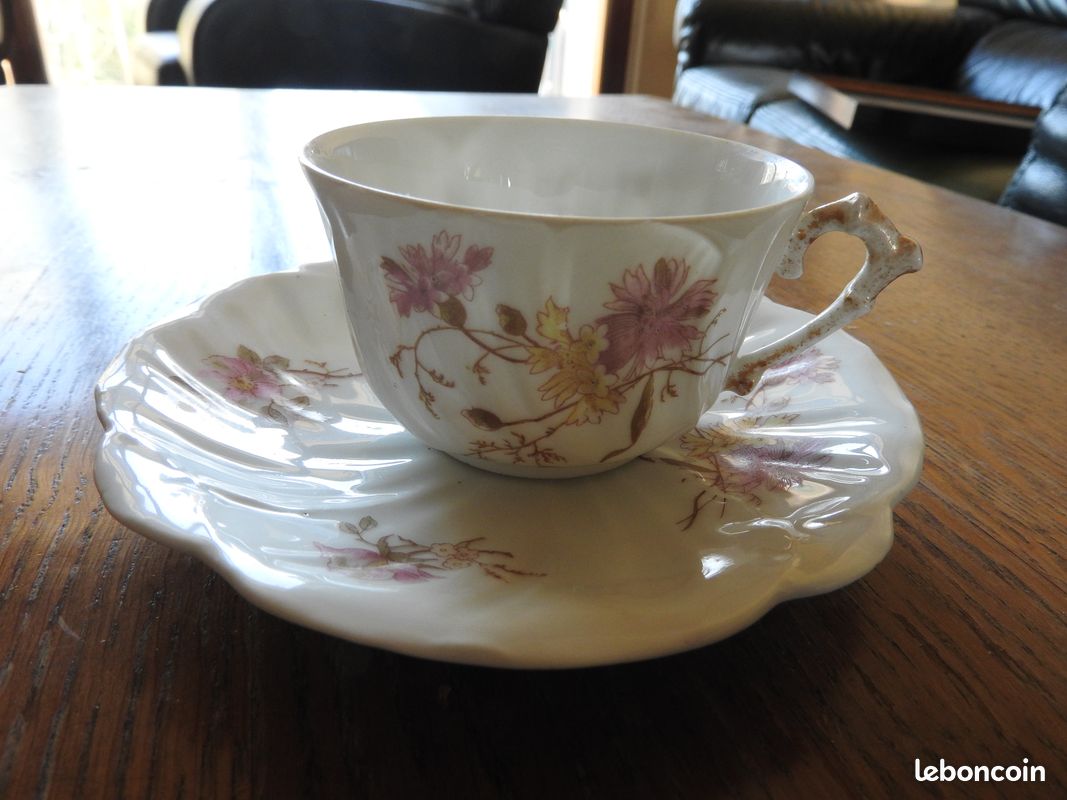 Ensemble soucoupe et tasse fleuries (image 1)