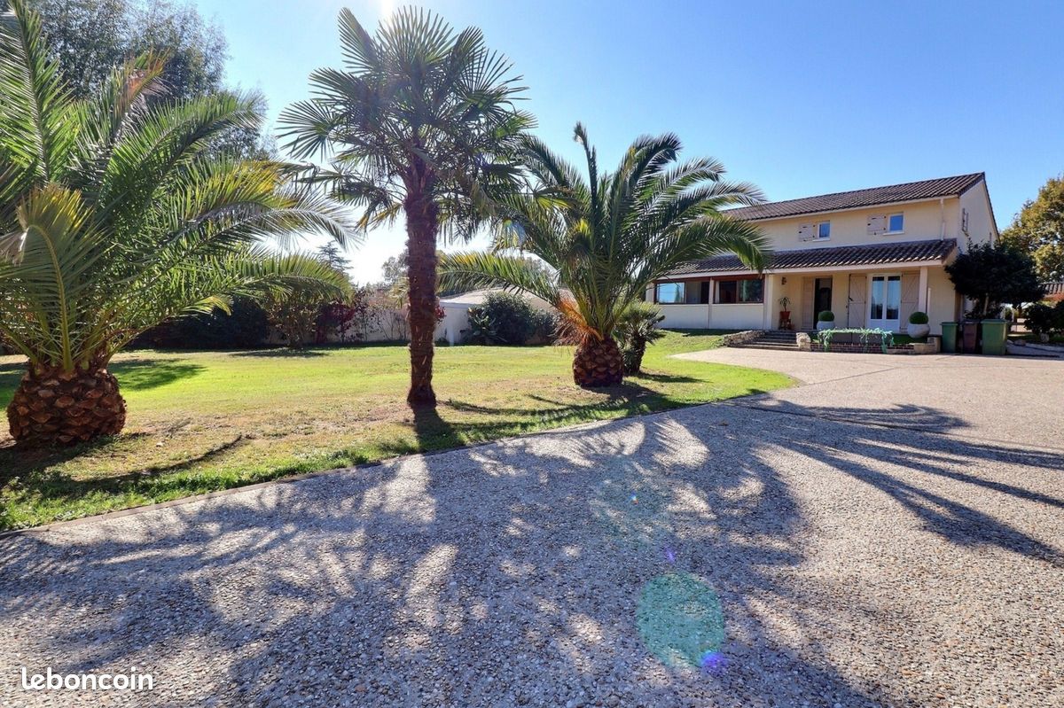 Maison 8 pièces 223 m² · à Ambarès-Et-Lagrave · 223 m² · 595 000 €