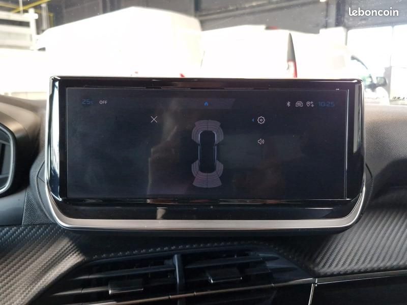 Peugeot 2008 1.2 100ch S&S Allure (image 21)