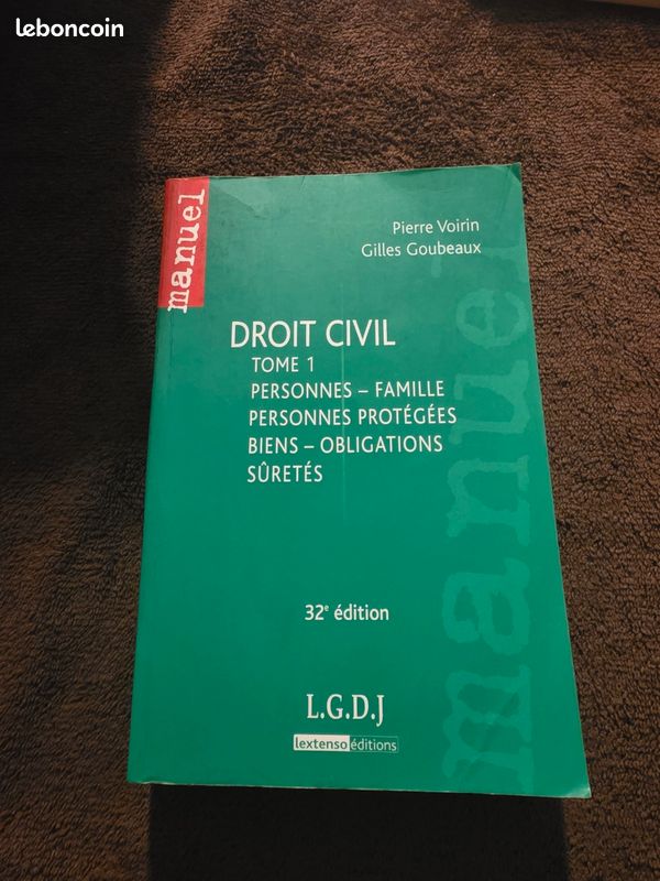 Droit civile vue de dos — LBC AT'Brocante Troyes
