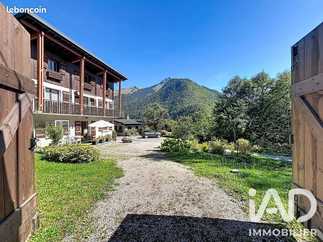 Maison 8 pièces 186 m² · à Essert-Romand · 186 m² · 619 000 €