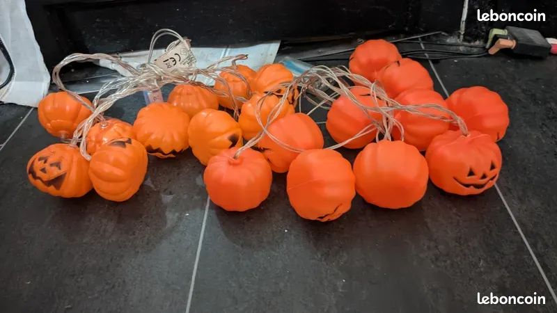 Lot Cloche Lumineuse En Verre Avec 6 Citrouilles En Feutre