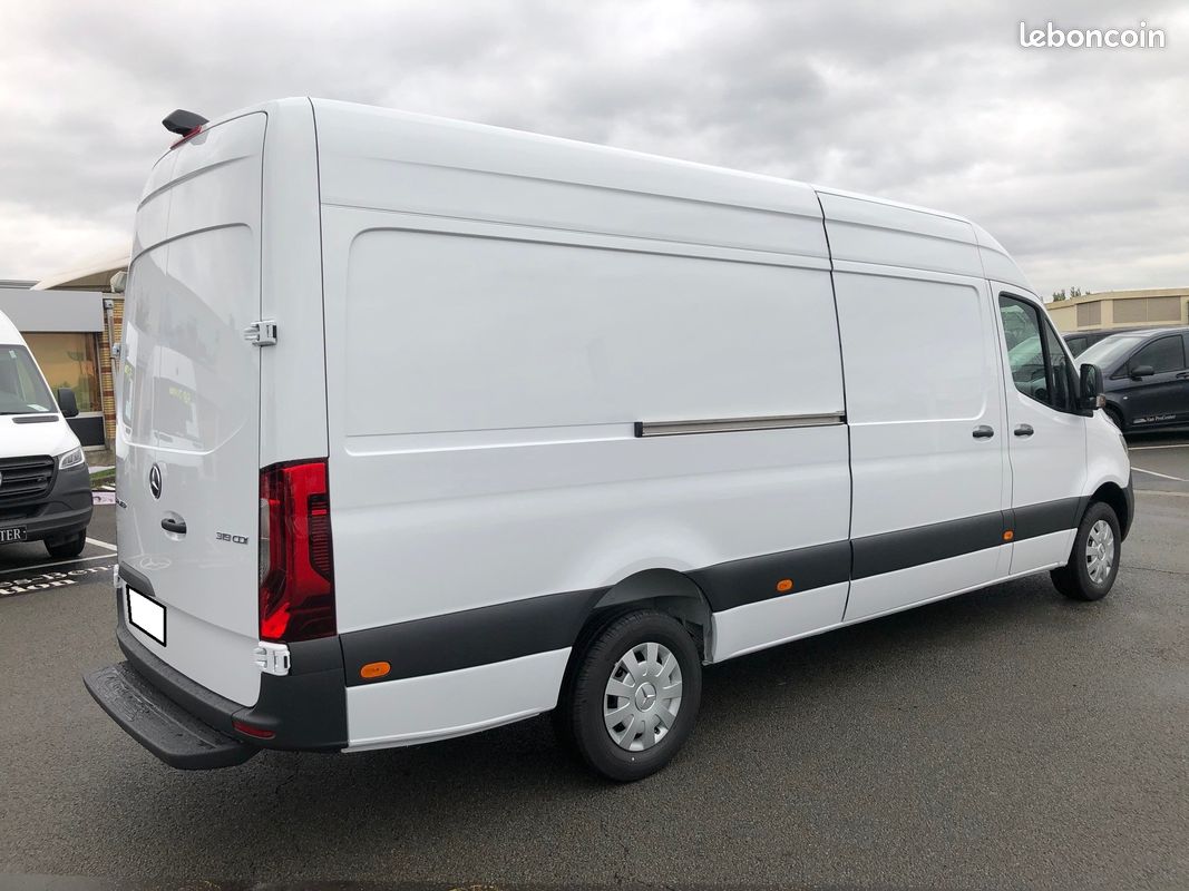 51 990 HT Mercedes SPRINTER 319 CDI 190 CH L3H2 870 Euro(s)HT/MOIS (image 3)