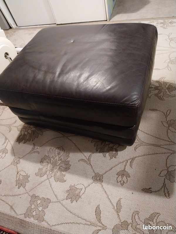 Bout de canapé en cuir marron foncé de chez Roche Bobois larg.0,60×0,75 haut. 0,40 .état neuf (image 1)